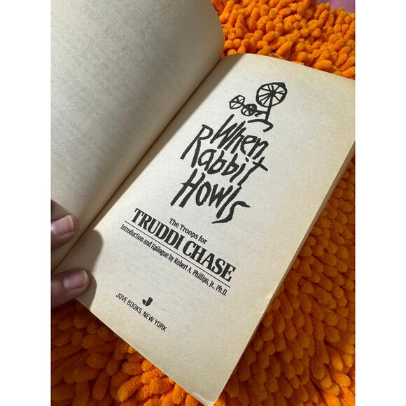 BOOK USED When Rabbit Howls Paperback 1990 by Troops for Truddi Chase Staff - Picture 4 of 5